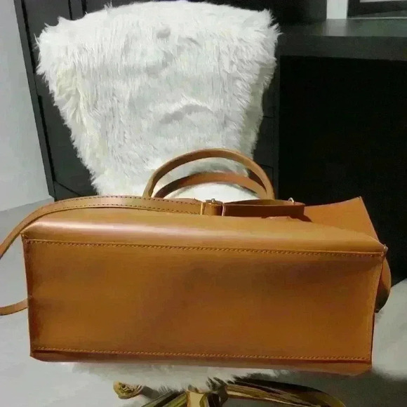 $100 - Italian Leather Tote Bag - Picture 4 of 10